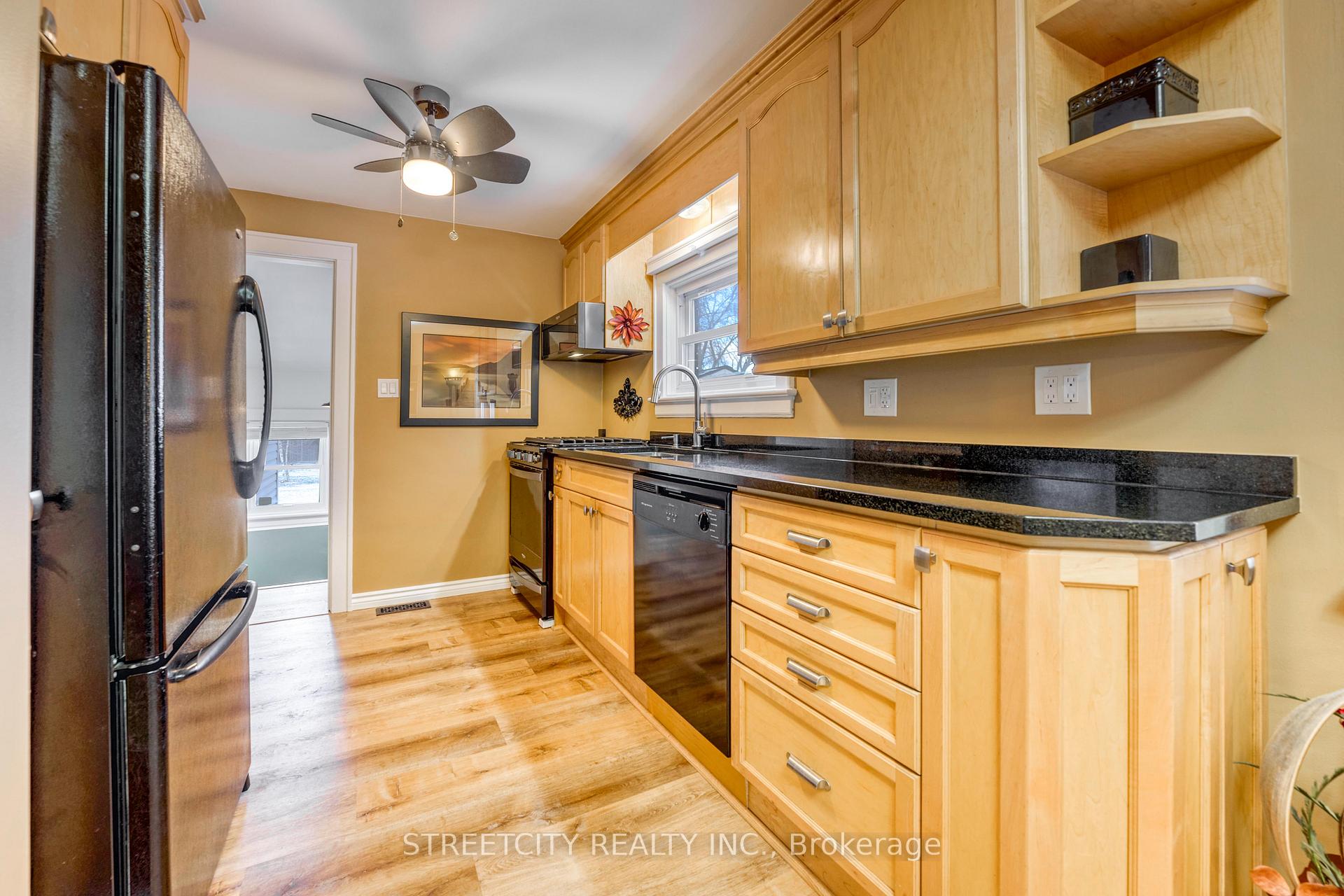 Photo 21 of 736 Devine Street, Sarnia — HOMEH