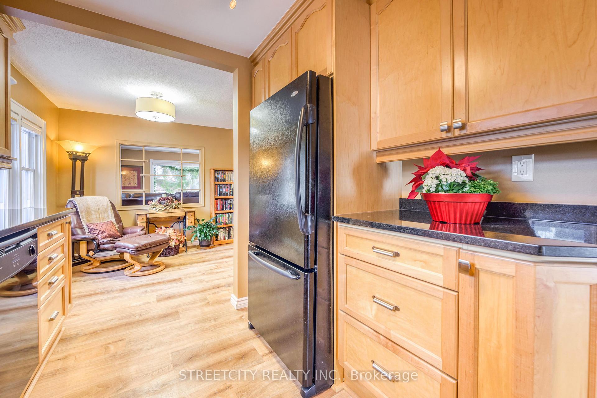 Photo 22 of 736 Devine Street, Sarnia — HOMEH