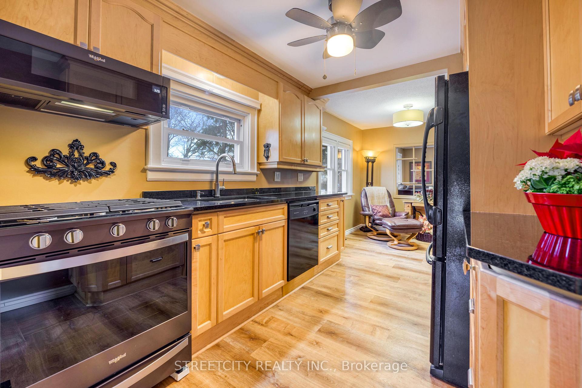 Photo 30 of 736 Devine Street, Sarnia — HOMEH