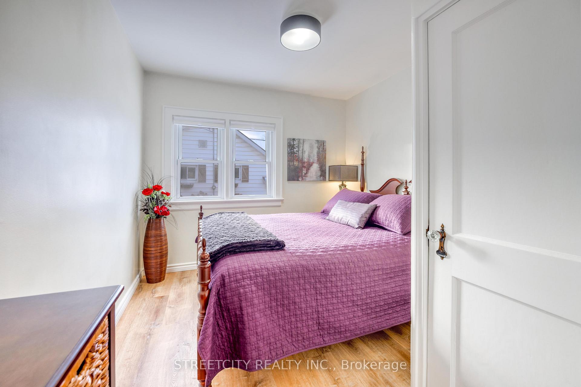 Photo 24 of 736 Devine Street, Sarnia — HOMEH