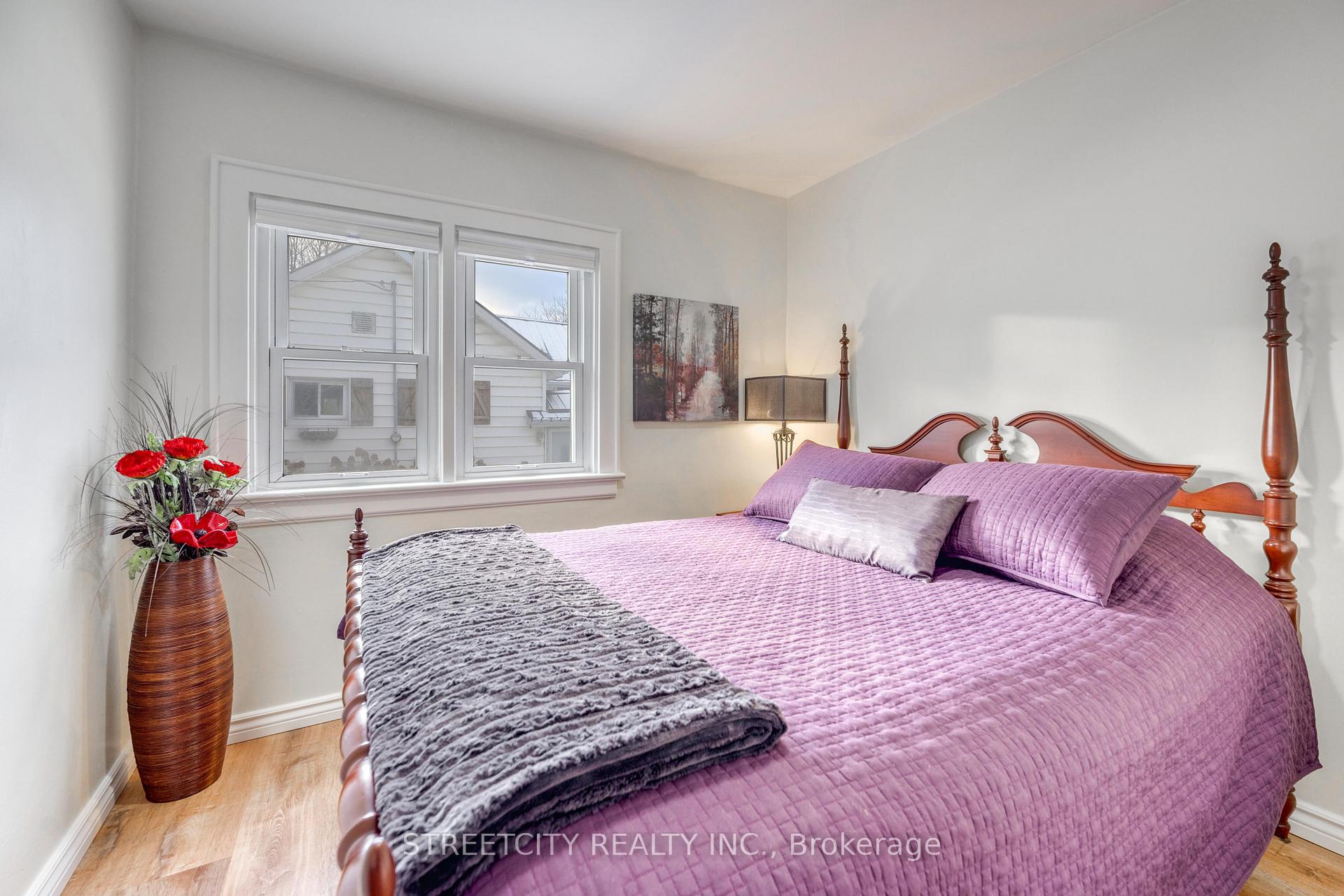 Photo 27 of 736 Devine Street, Sarnia — HOMEH