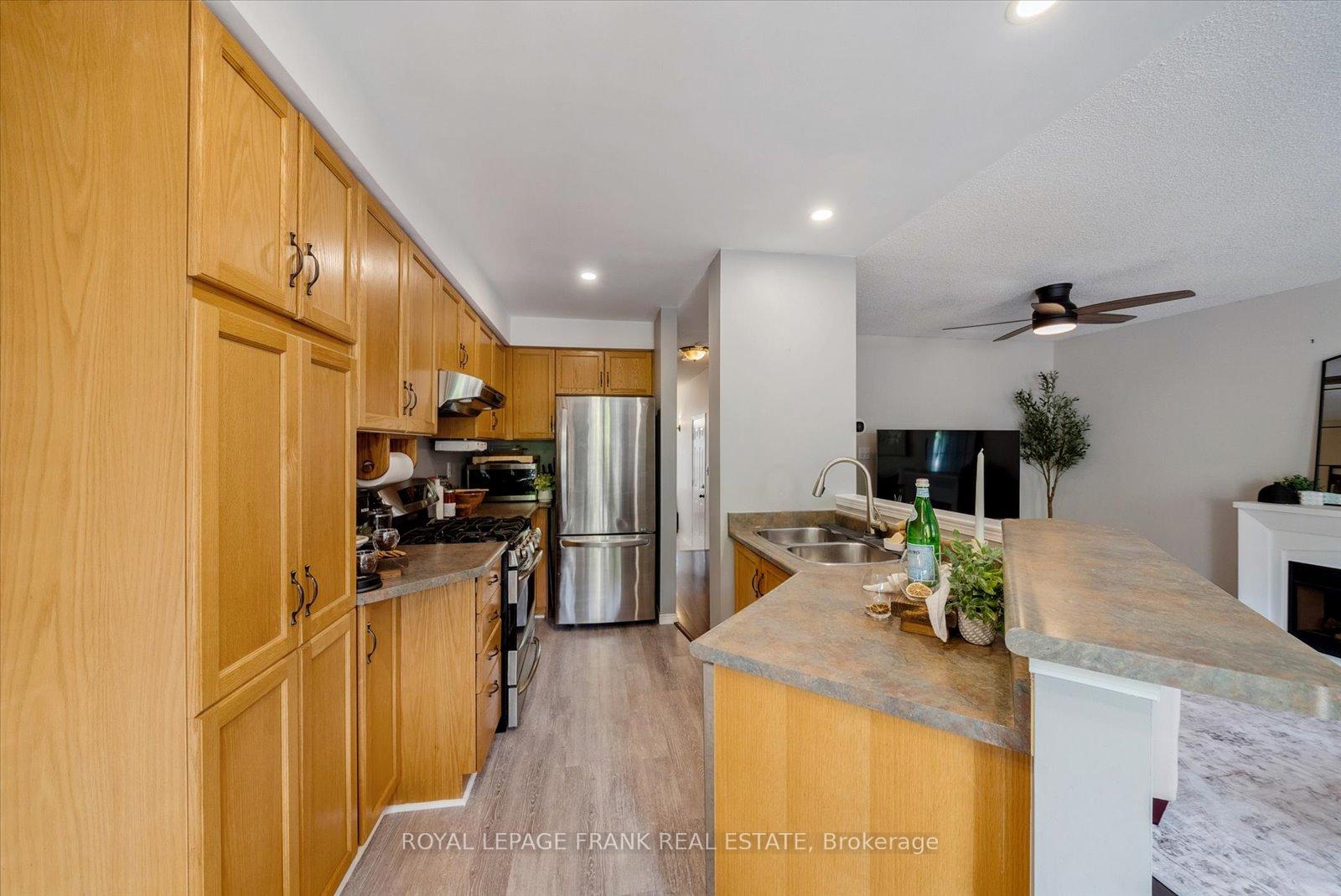 Photo 5 of 16 Stokely Crescent, Whitby, Downtown Whitby — HOMEH