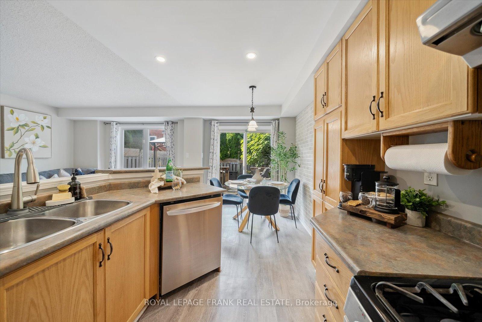 Photo 11 of 16 Stokely Crescent, Whitby, Downtown Whitby — HOMEH
