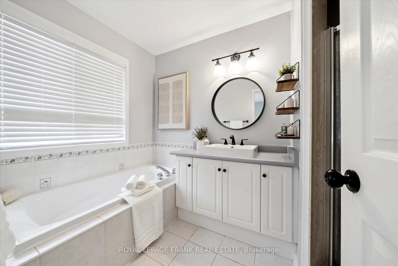 Photo 14 of 16 Stokely Crescent, Whitby, Downtown Whitby — HOMEH