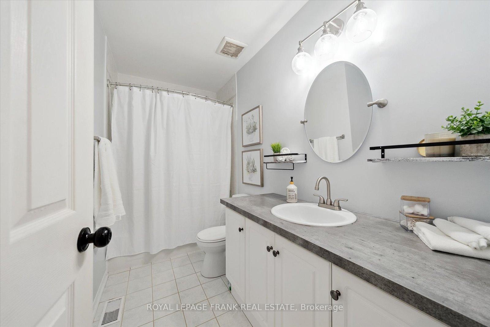 Photo 13 of 16 Stokely Crescent, Whitby, Downtown Whitby — HOMEH