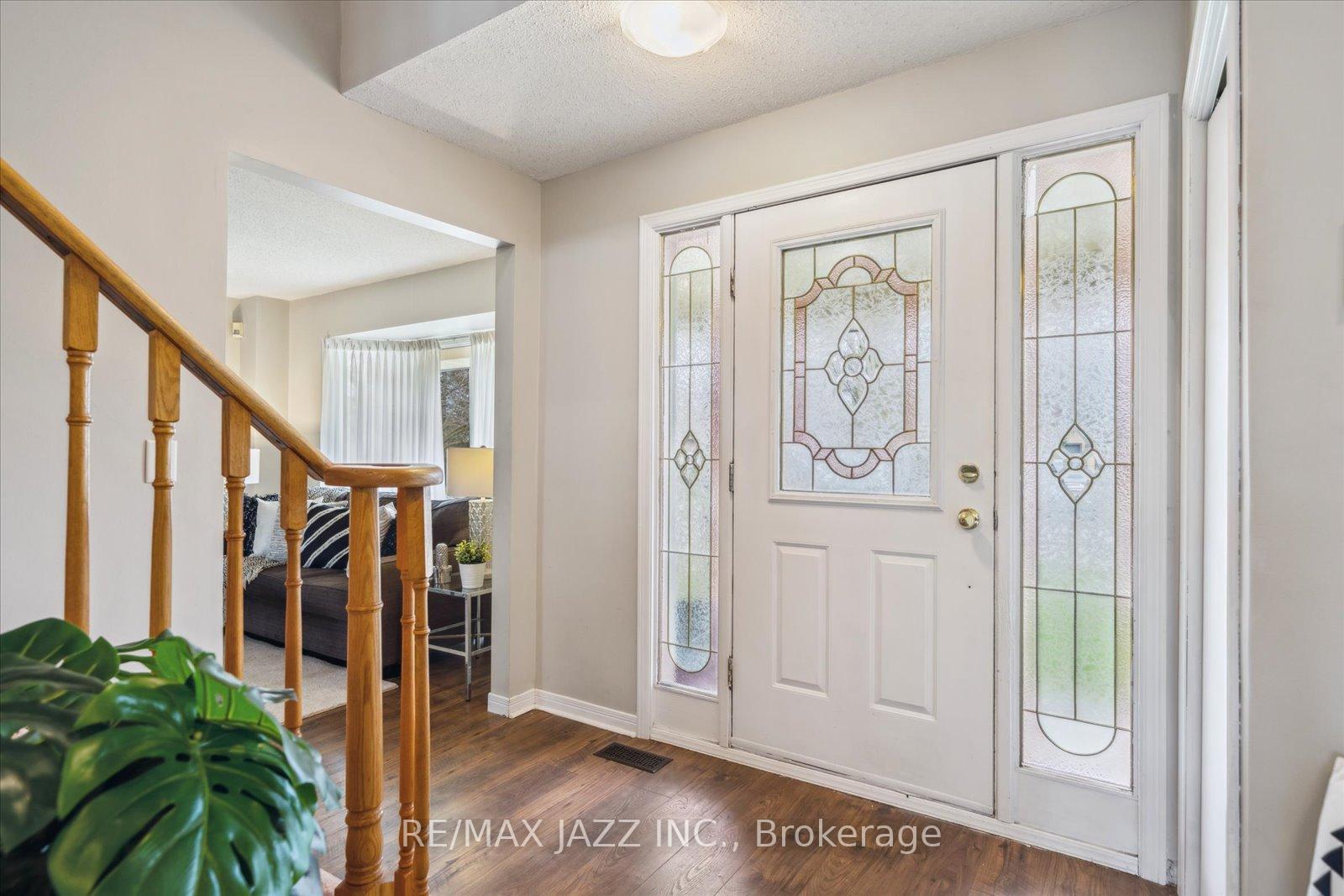 Photo 3 of 63 Pinedale Crescent, Clarington, Courtice — HOMEH