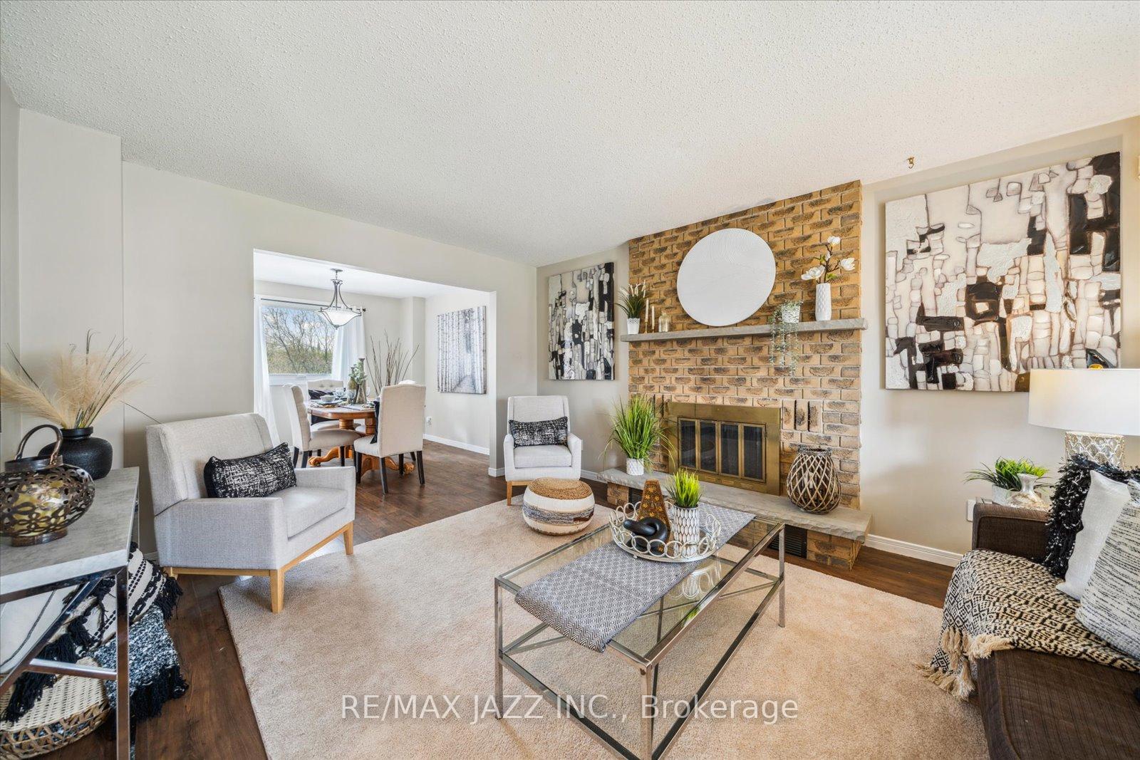 Photo 5 of 63 Pinedale Crescent, Clarington, Courtice — HOMEH