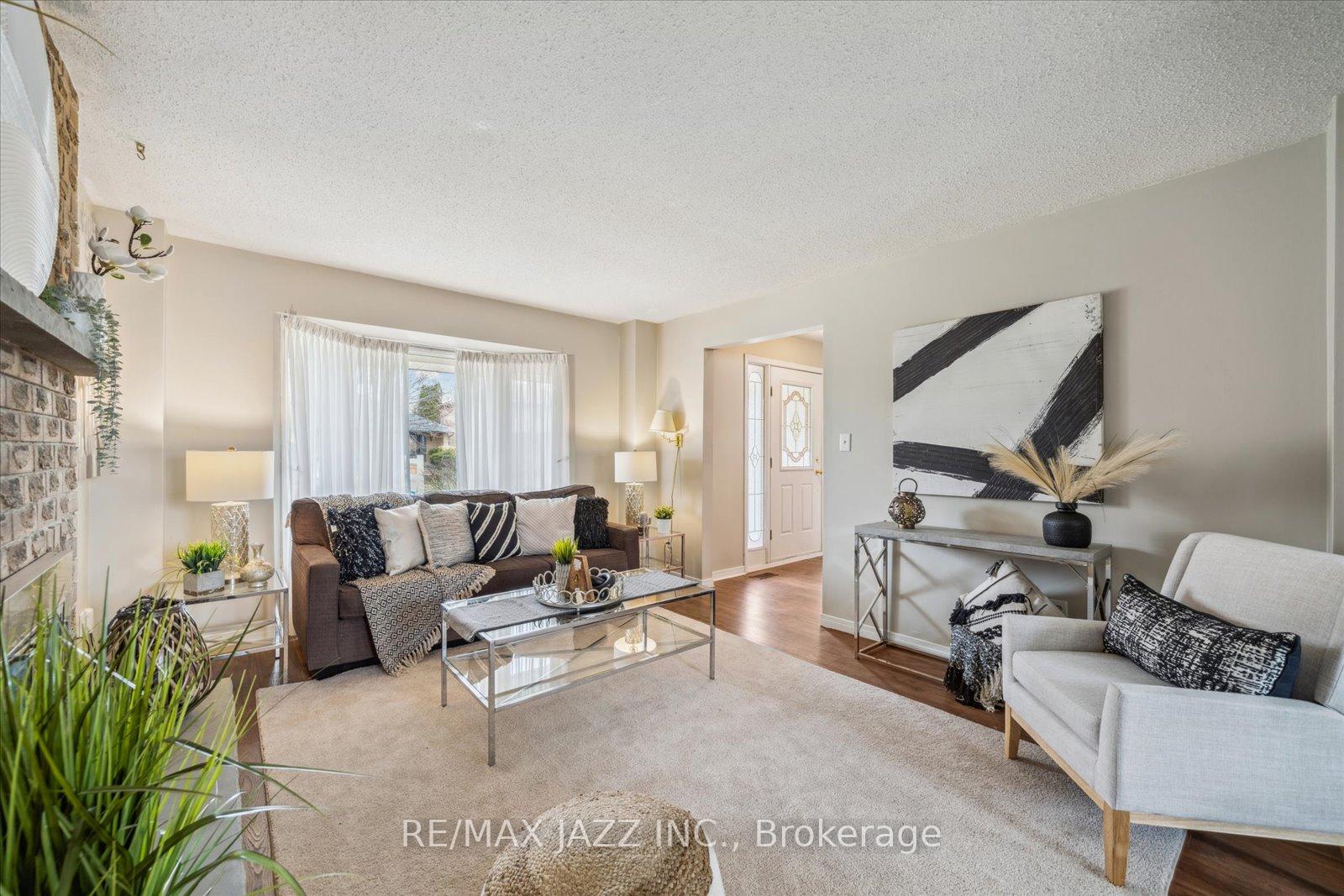 Photo 2 of 63 Pinedale Crescent, Clarington, Courtice — HOMEH