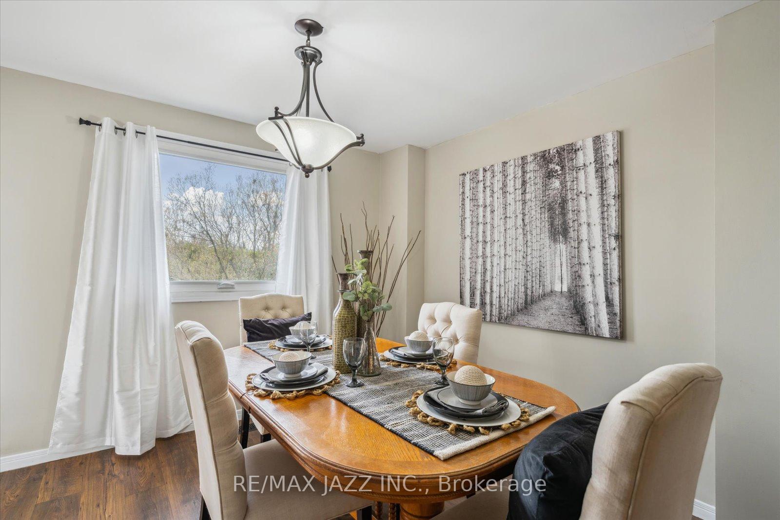Photo 4 of 63 Pinedale Crescent, Clarington, Courtice — HOMEH