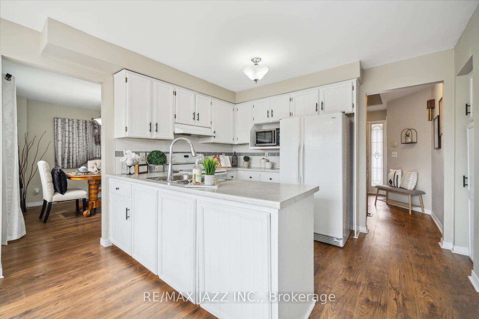 Photo 11 of 63 Pinedale Crescent, Clarington, Courtice — HOMEH