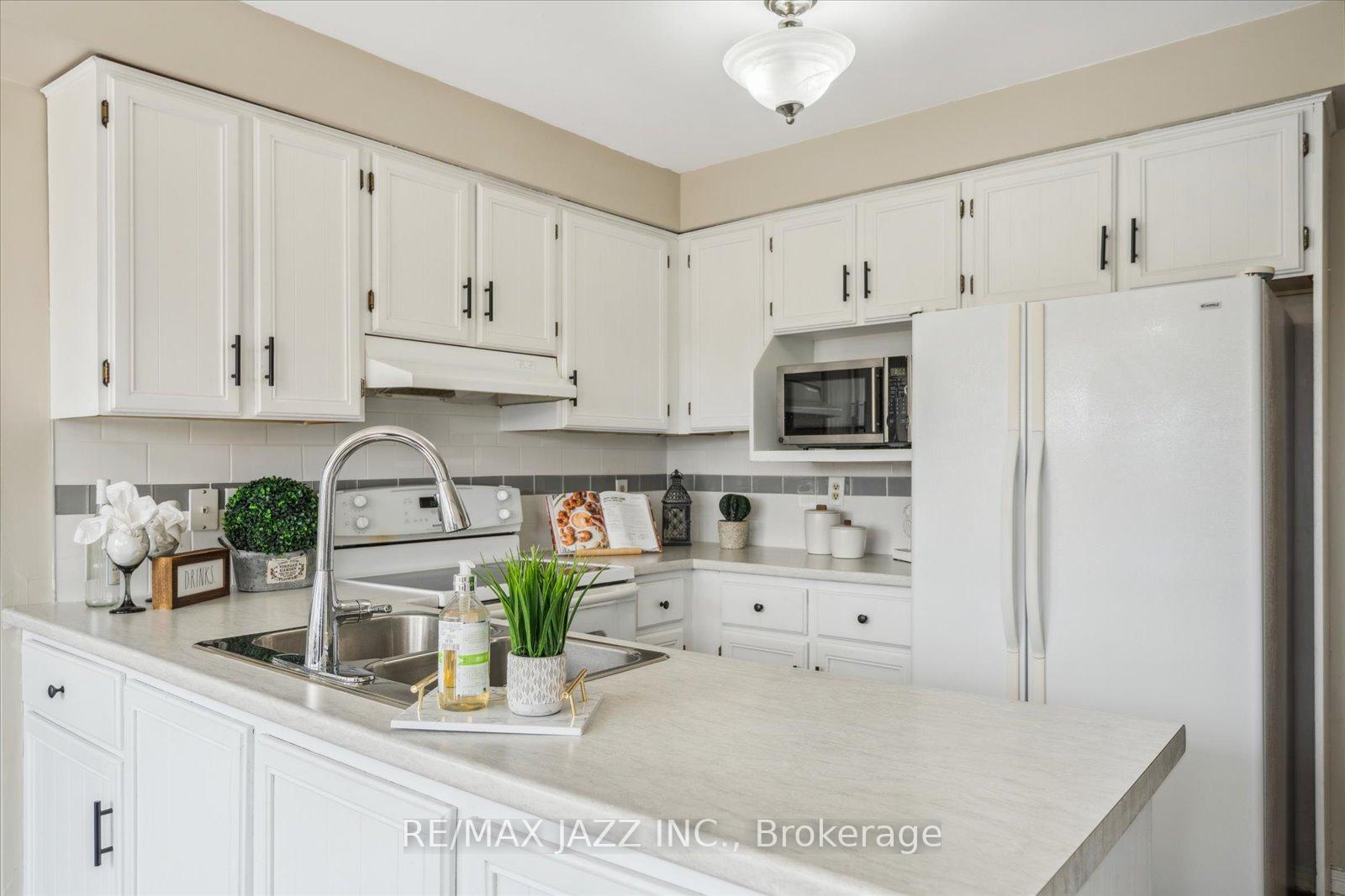 Photo 16 of 63 Pinedale Crescent, Clarington, Courtice — HOMEH