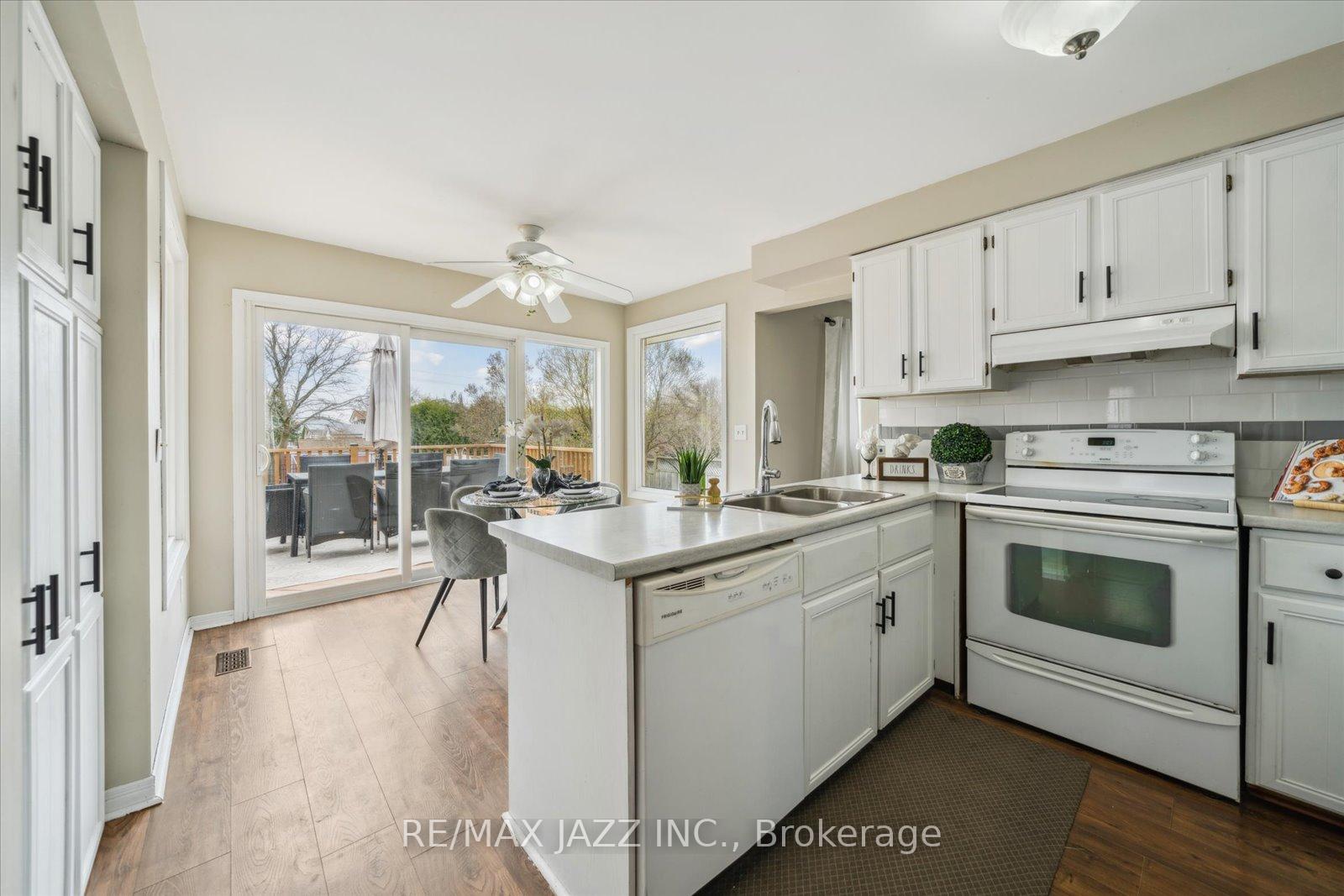 Photo 18 of 63 Pinedale Crescent, Clarington, Courtice — HOMEH