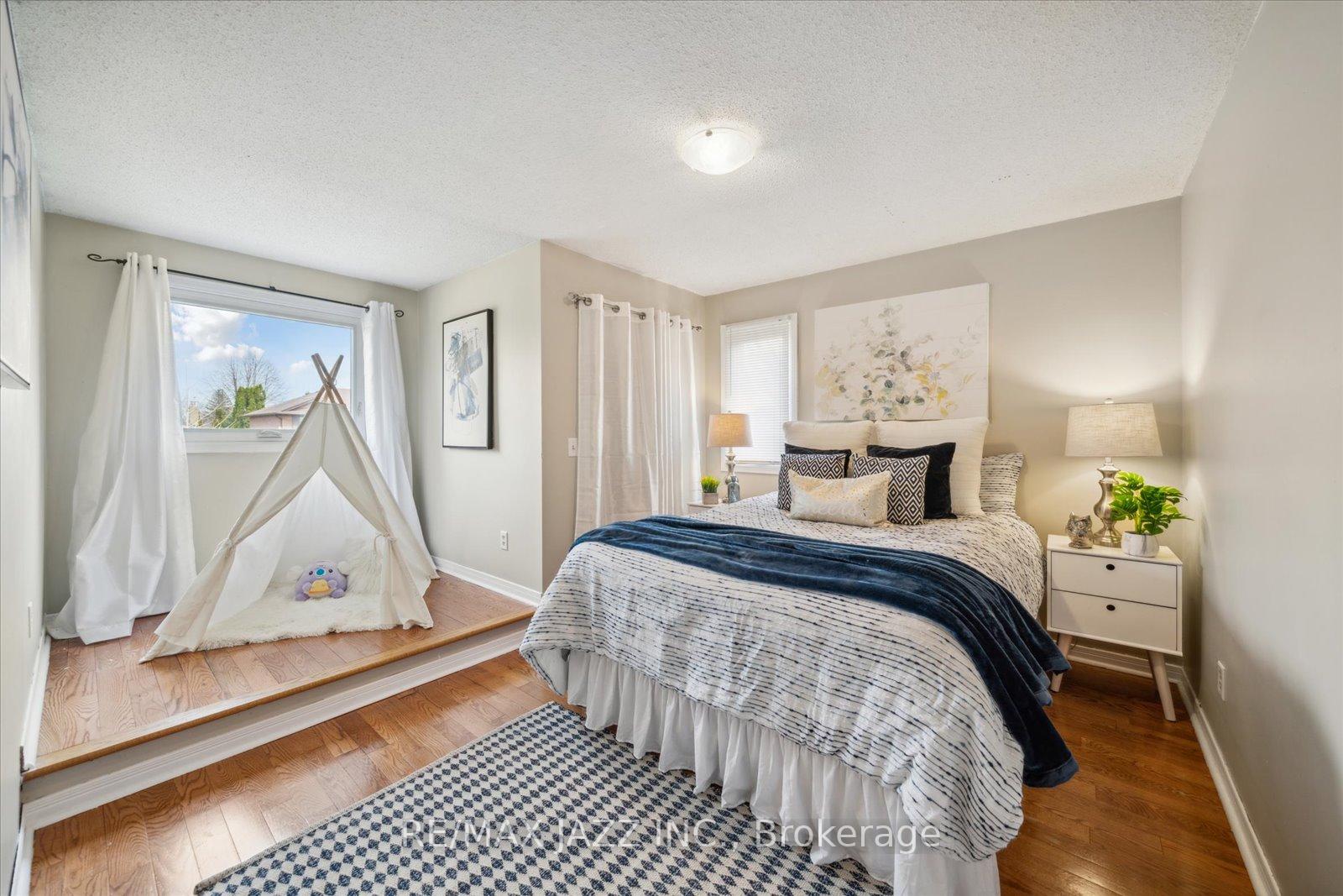 Photo 31 of 63 Pinedale Crescent, Clarington, Courtice — HOMEH