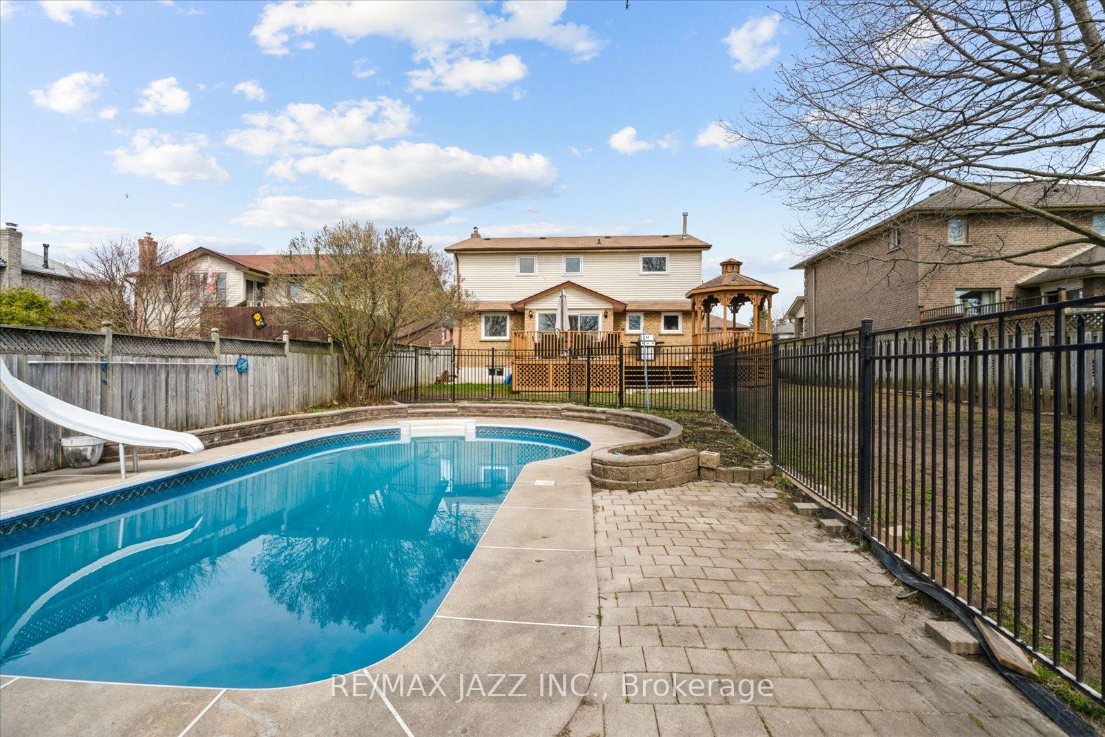 Photo 39 of 63 Pinedale Crescent, Clarington, Courtice — HOMEH