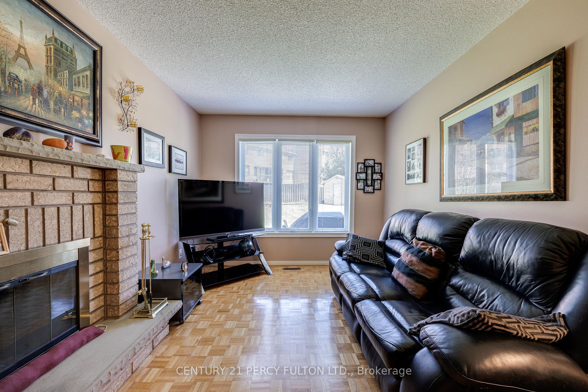 Photo 20 of 249 Mossbrook Square, Pickering, Highbush — HOMEH