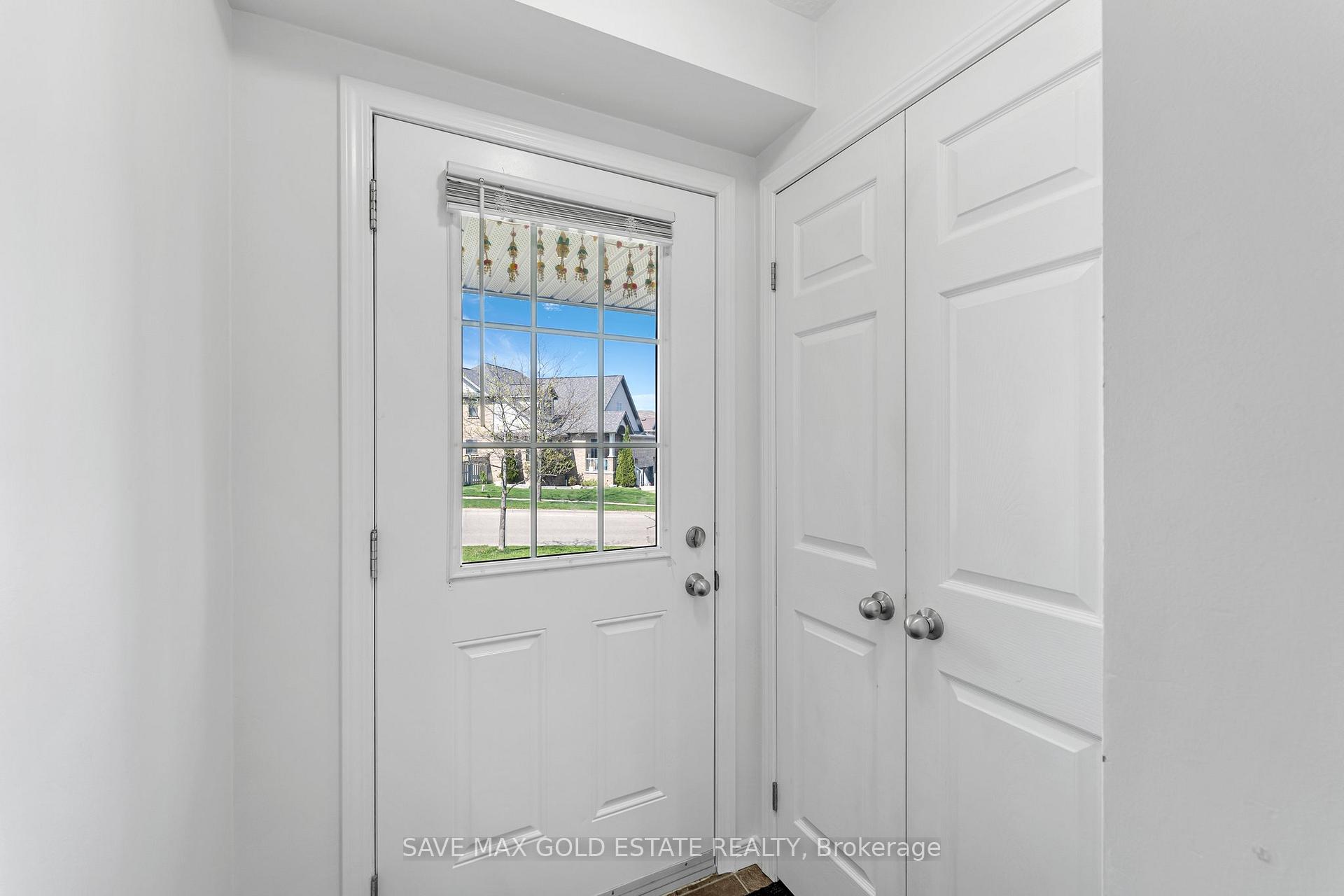 Photo 7 of 54 Featherstone Street, Kitchener — HOMEH
