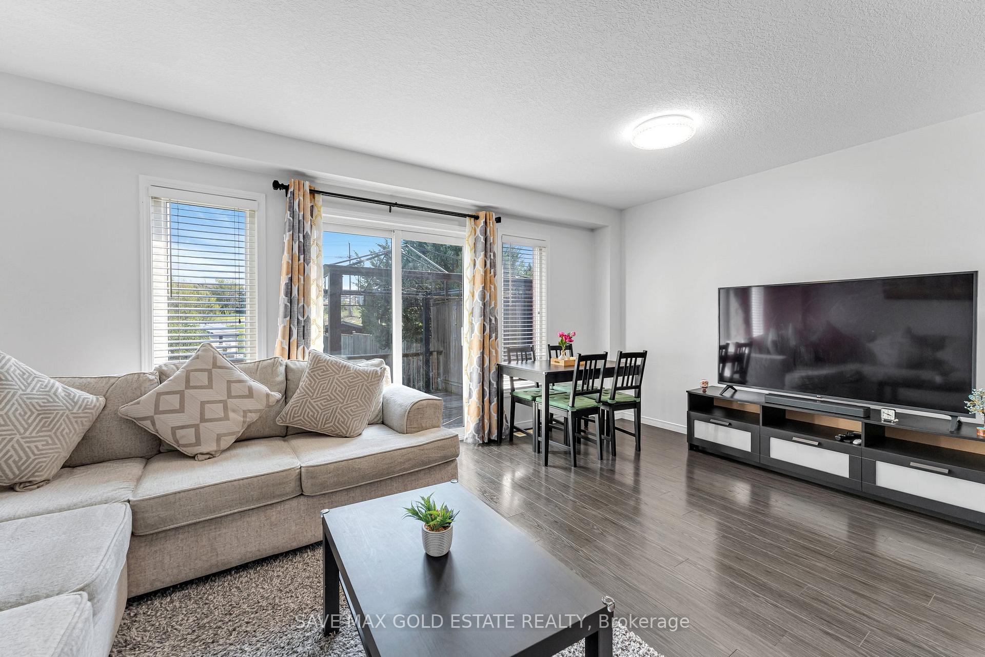 Photo 6 of 54 Featherstone Street, Kitchener — HOMEH