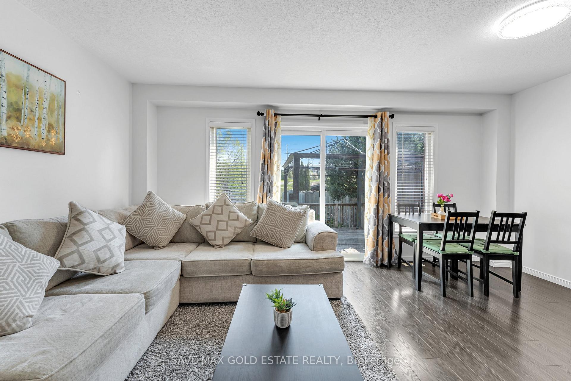 Photo 5 of 54 Featherstone Street, Kitchener — HOMEH