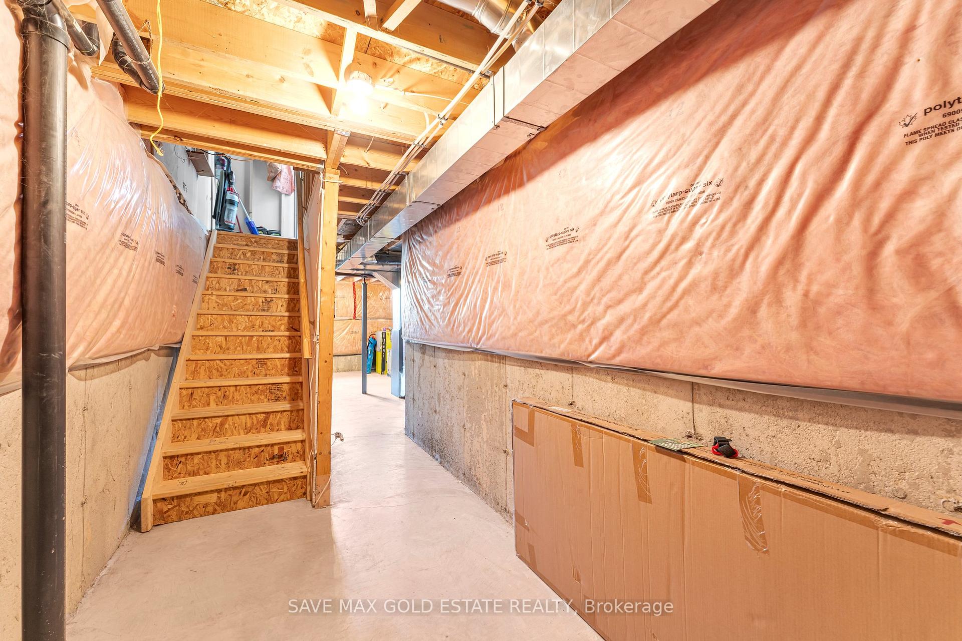 Photo 40 of 54 Featherstone Street, Kitchener — HOMEH