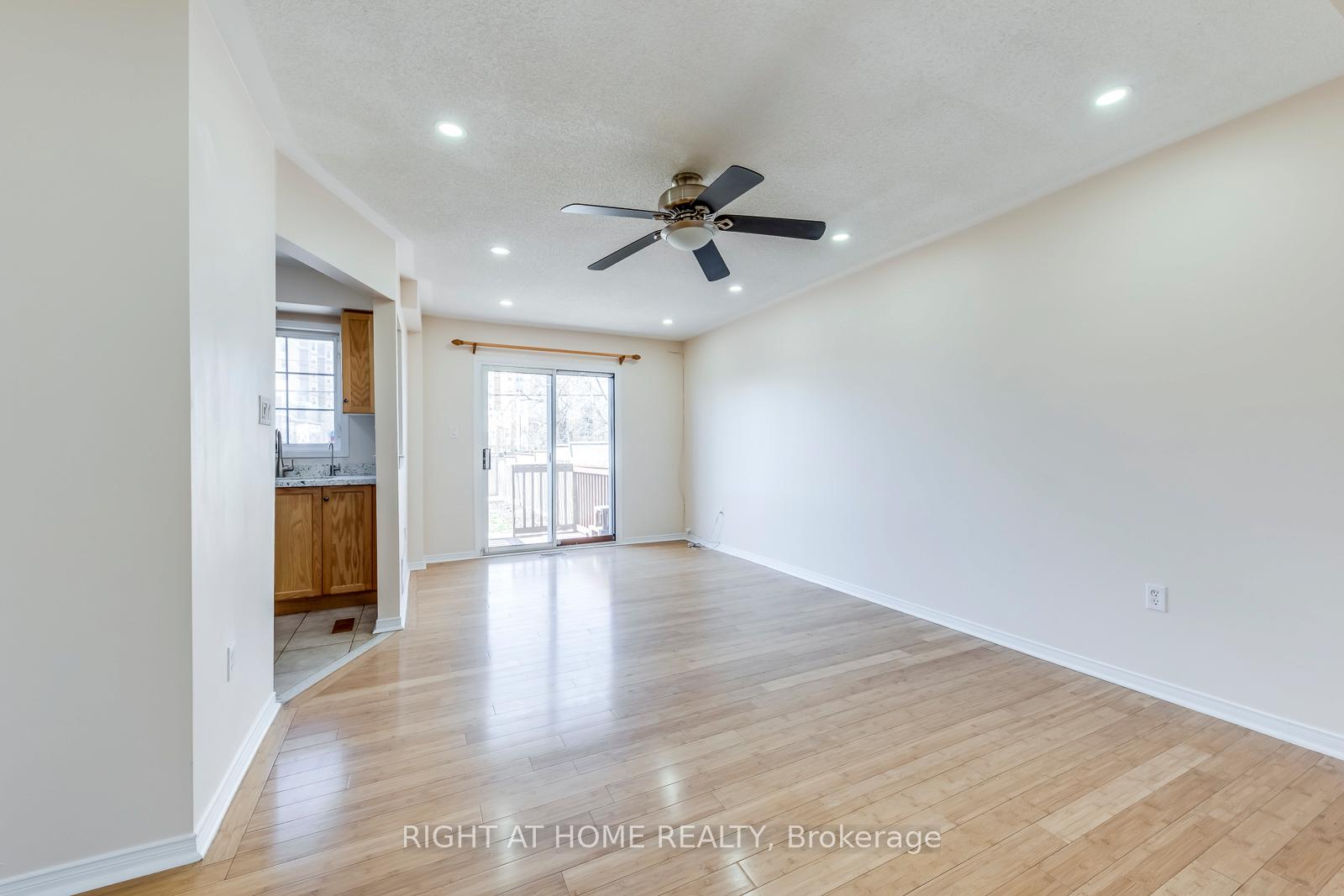 Photo 12 of 26 Oglevie Drive, Whitby, Pringle Creek — HOMEH