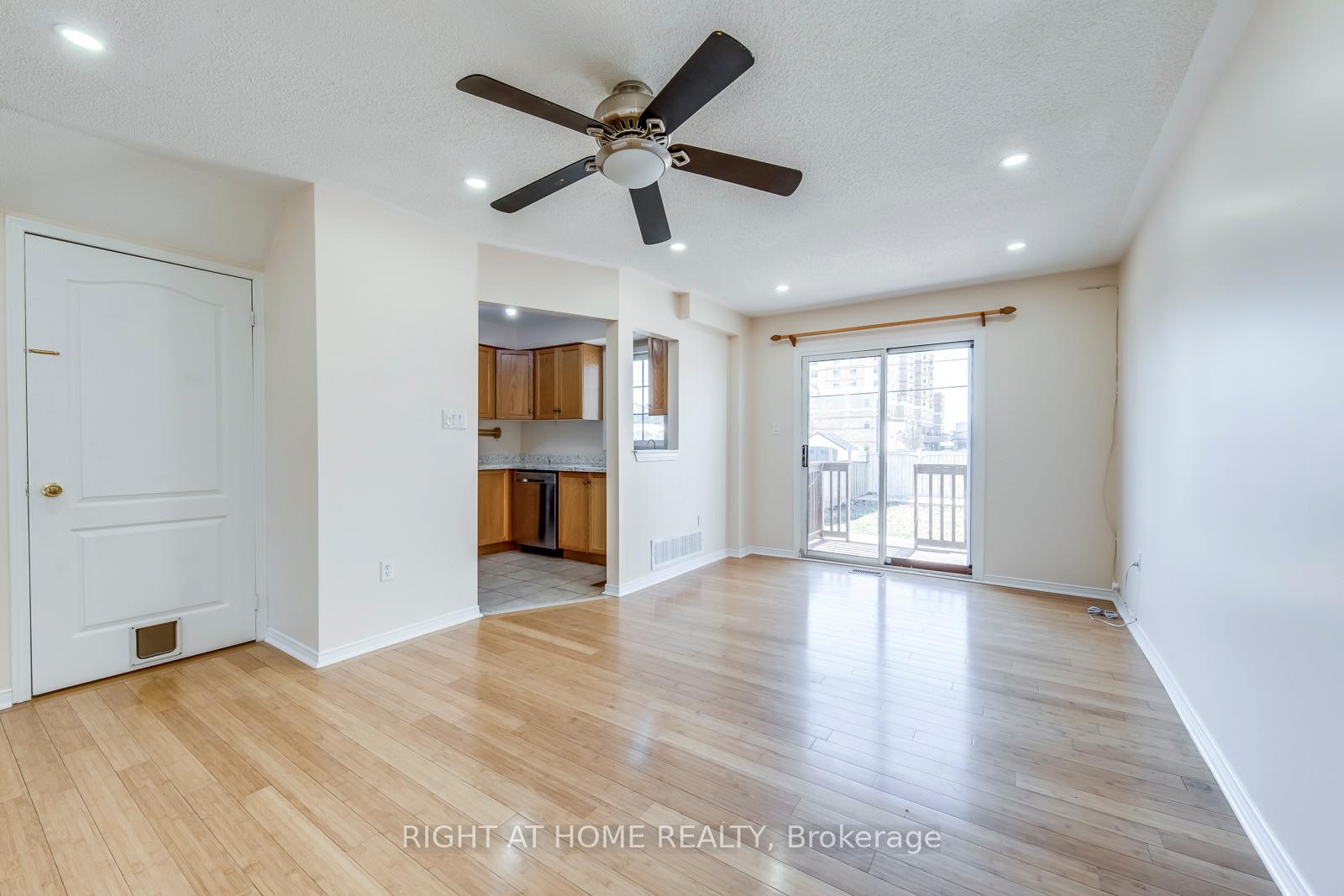 Photo 4 of 26 Oglevie Drive, Whitby, Pringle Creek — HOMEH