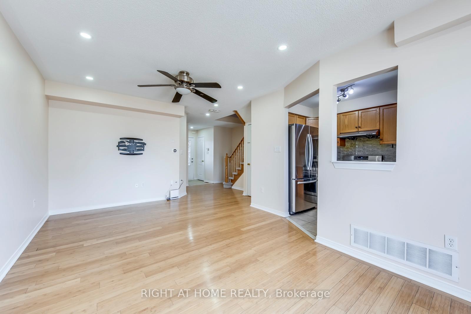 Photo 5 of 26 Oglevie Drive, Whitby, Pringle Creek — HOMEH