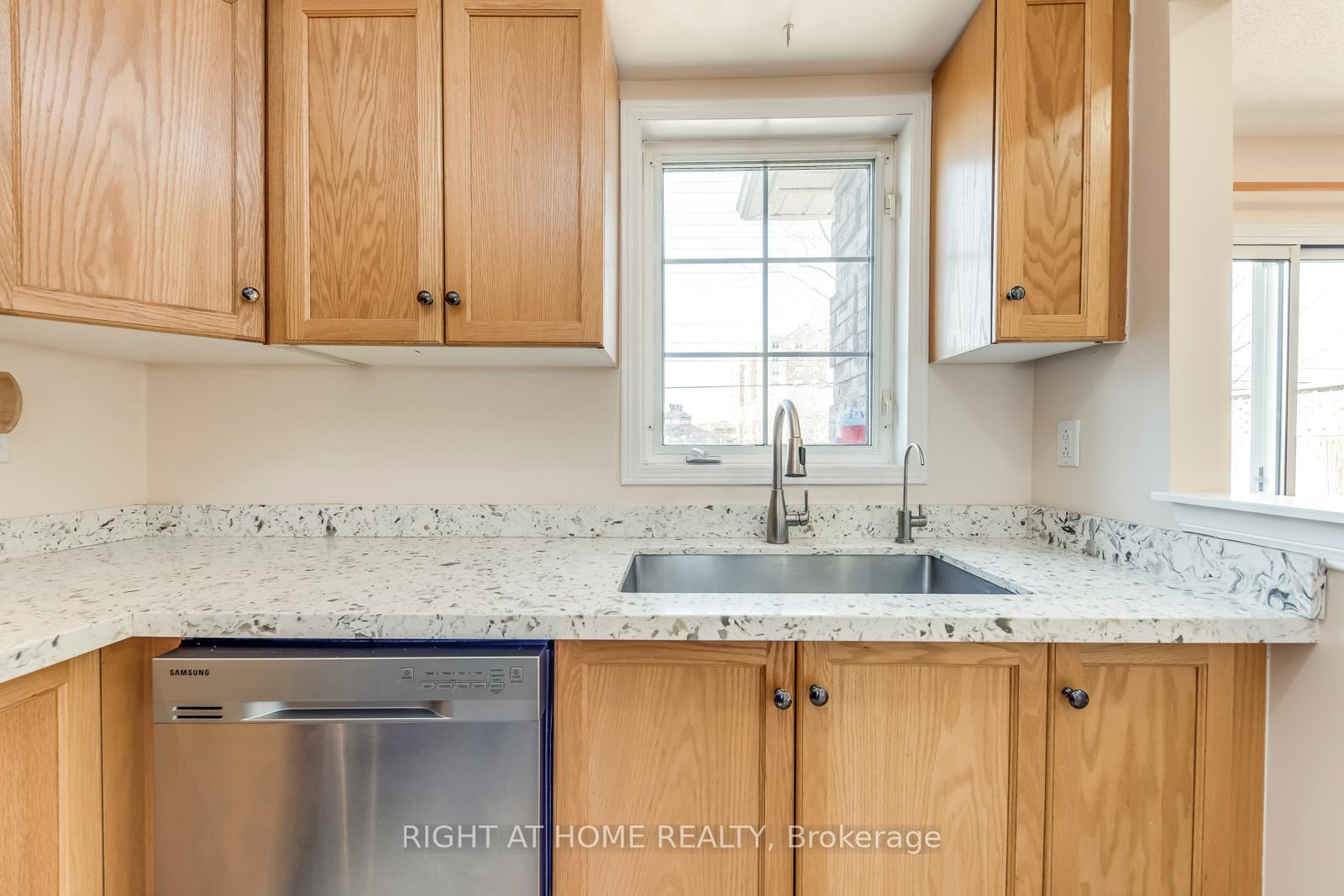 Photo 14 of 26 Oglevie Drive, Whitby, Pringle Creek — HOMEH