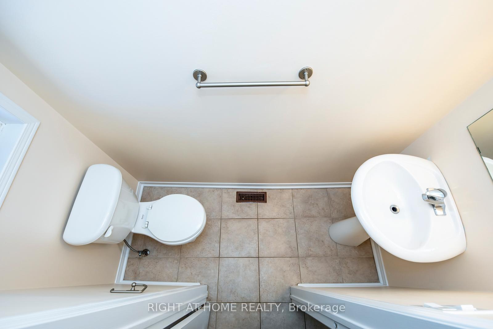 Photo 6 of 26 Oglevie Drive, Whitby, Pringle Creek — HOMEH