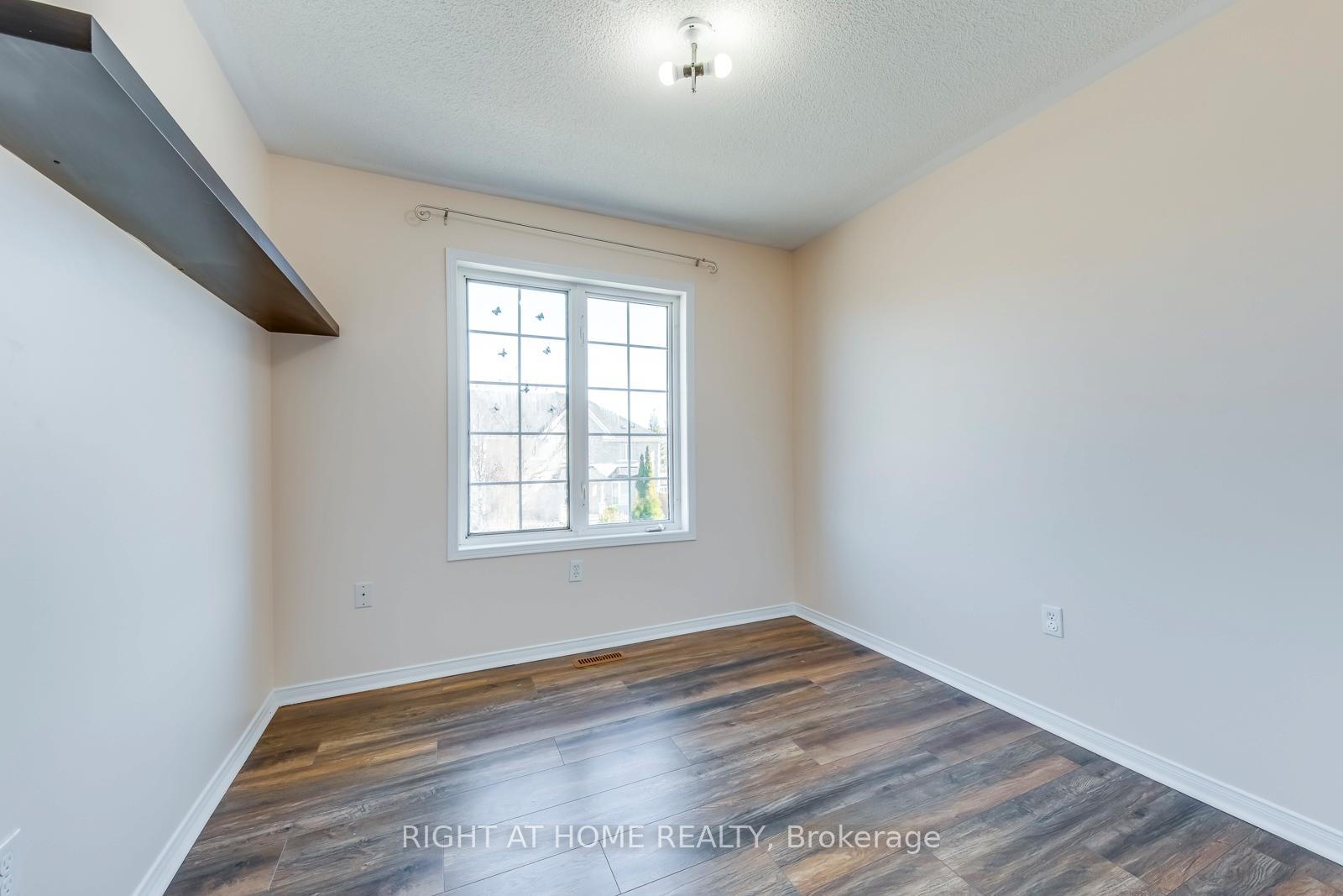 Photo 16 of 26 Oglevie Drive, Whitby, Pringle Creek — HOMEH