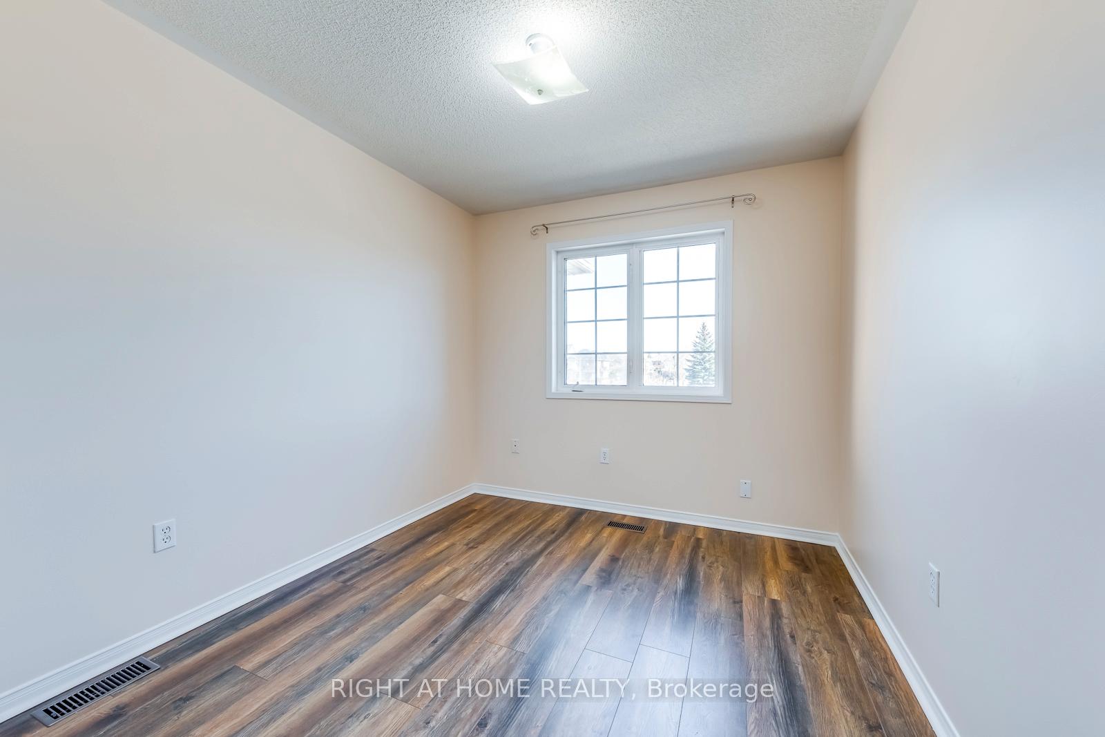 Photo 18 of 26 Oglevie Drive, Whitby, Pringle Creek — HOMEH