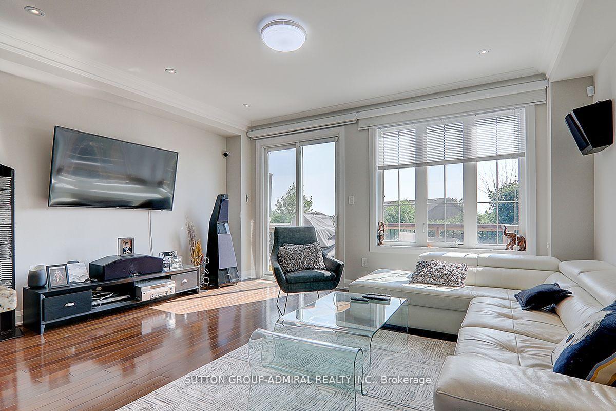 Photo 4 of 25 Bristlewood Crescent, Vaughan, Patterson — HOMEH