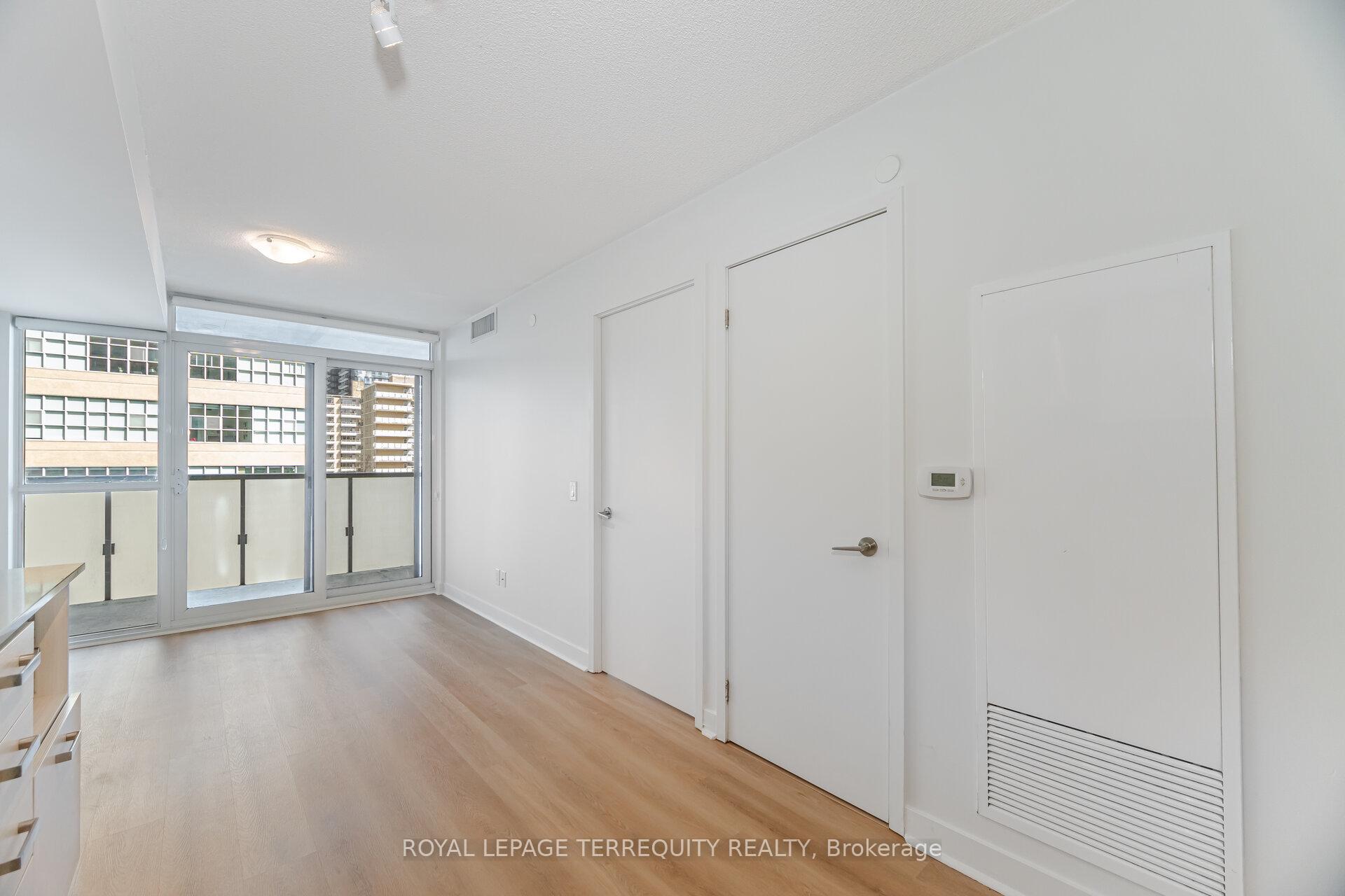 Photo 3 of Unit 405, 125 Redpath Avenue, Toronto, Mount Pleasant West — HOMEH