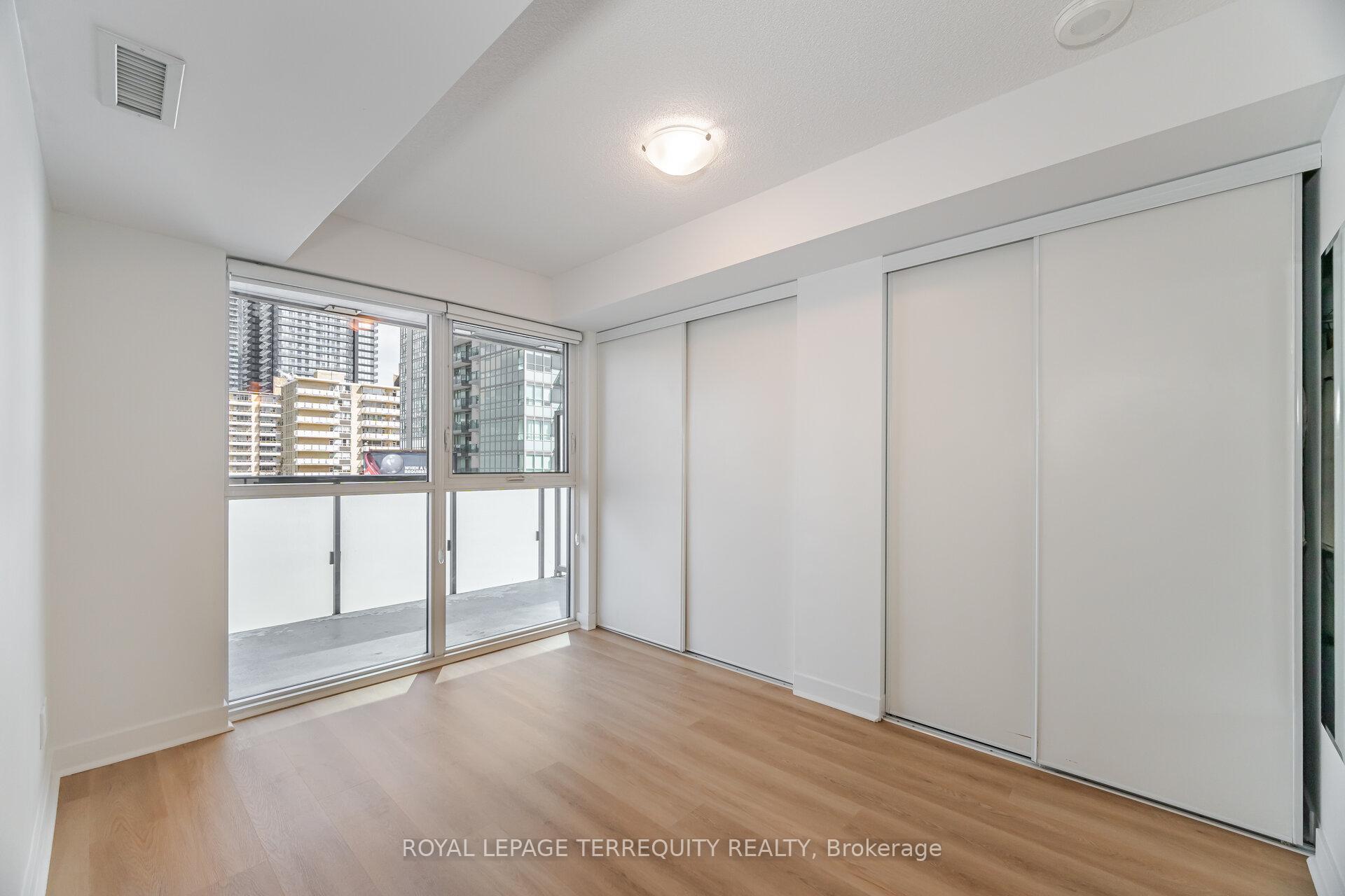 Photo 4 of Unit 405, 125 Redpath Avenue, Toronto, Mount Pleasant West — HOMEH