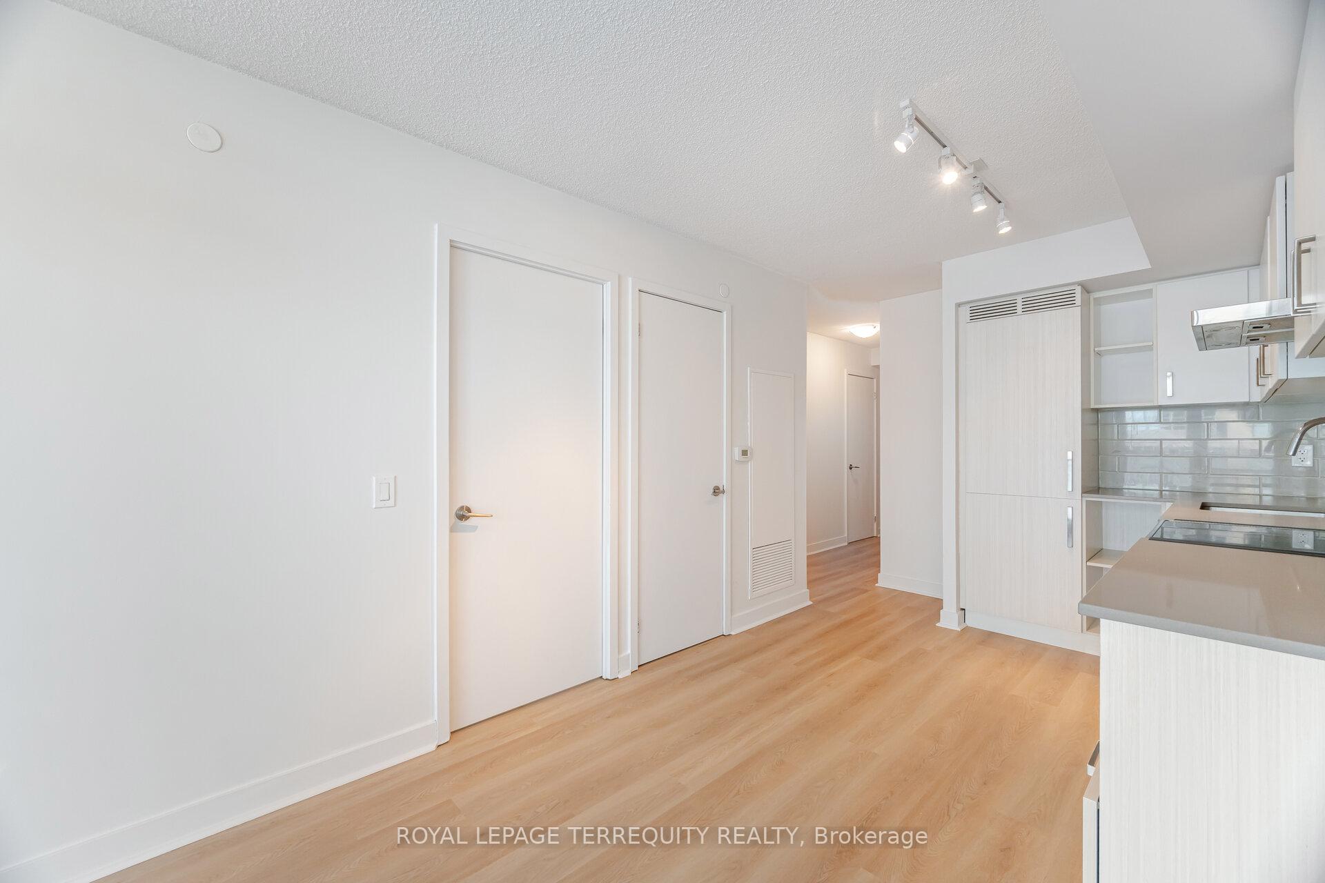 Photo 10 of Unit 405, 125 Redpath Avenue, Toronto, Mount Pleasant West — HOMEH