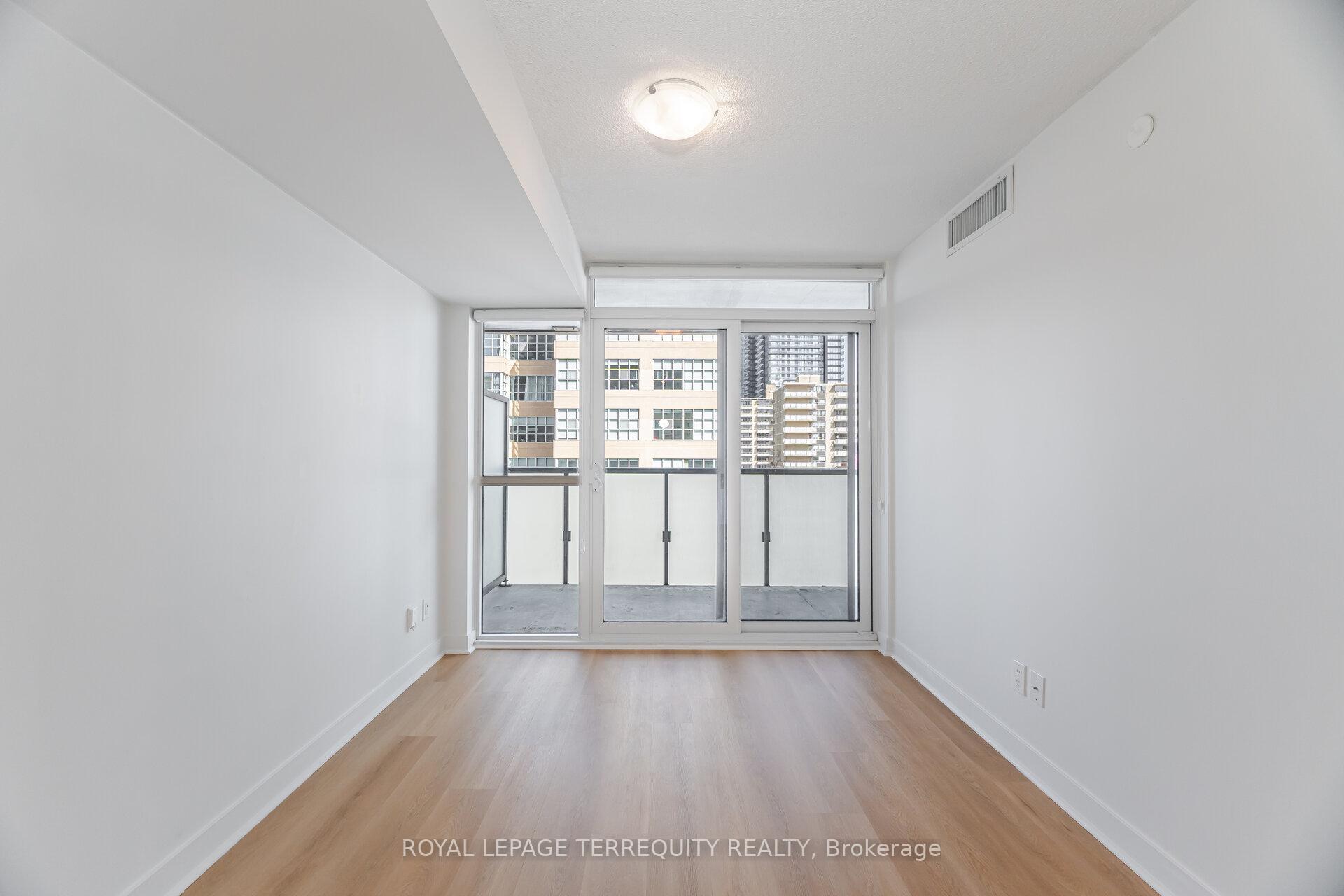 Photo 12 of Unit 405, 125 Redpath Avenue, Toronto, Mount Pleasant West — HOMEH
