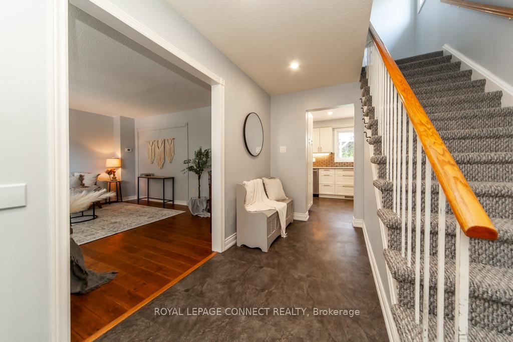 Photo 4 of 98 Chester Crescent, Scugog, Port Perry — HOMEH