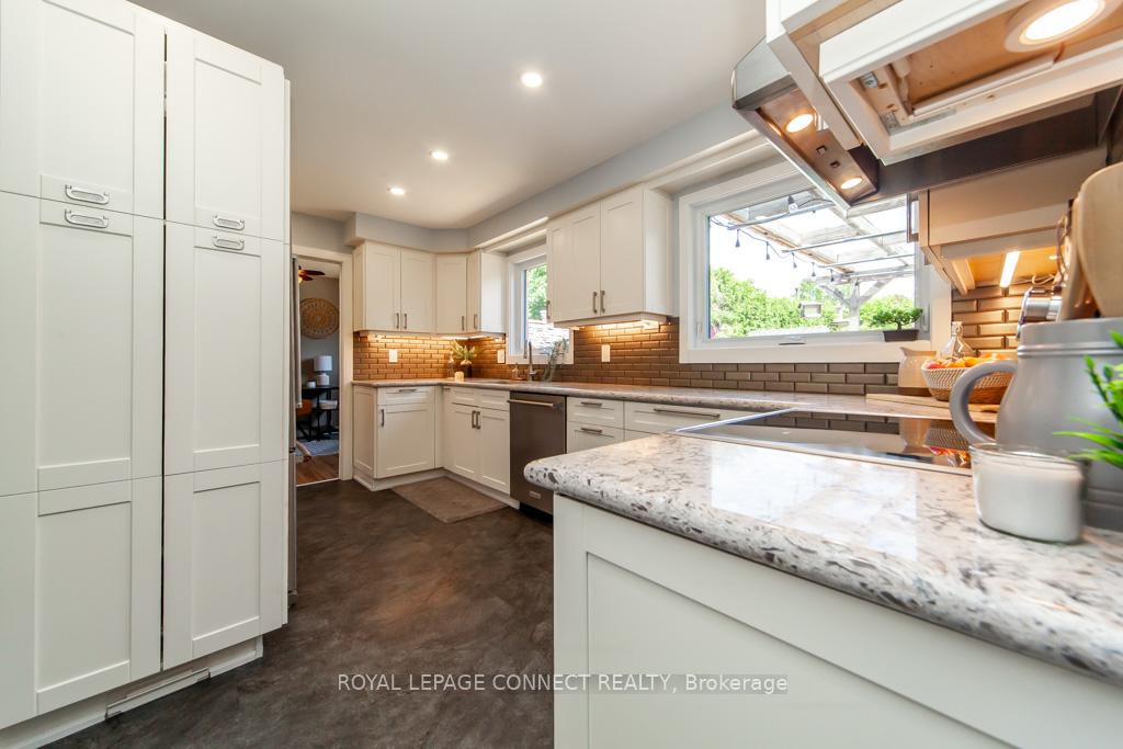 Photo 8 of 98 Chester Crescent, Scugog, Port Perry — HOMEH