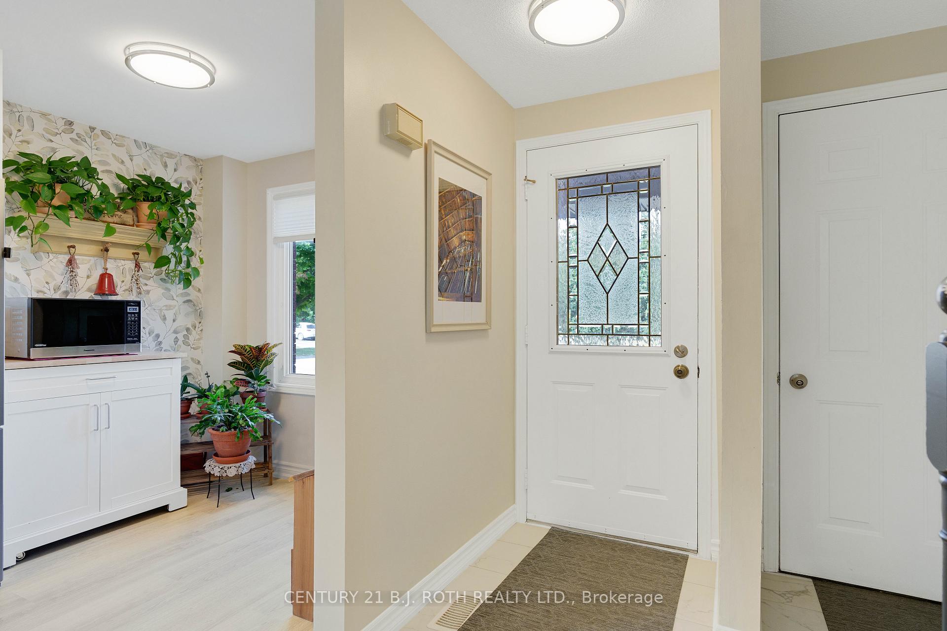 Photo 3 of 83 Geddes Crescent, Barrie, Northwest — HOMEH
