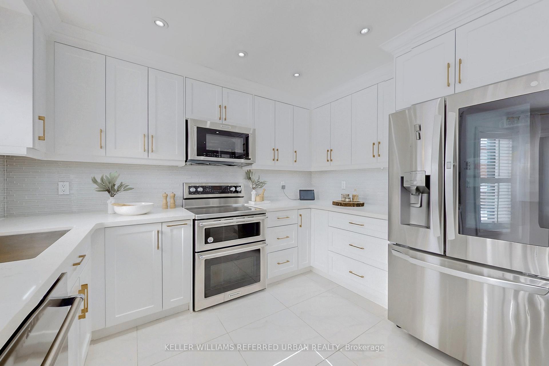 Photo 7 of 6 Mazzone Drive, Vaughan, Vellore Village — HOMEH