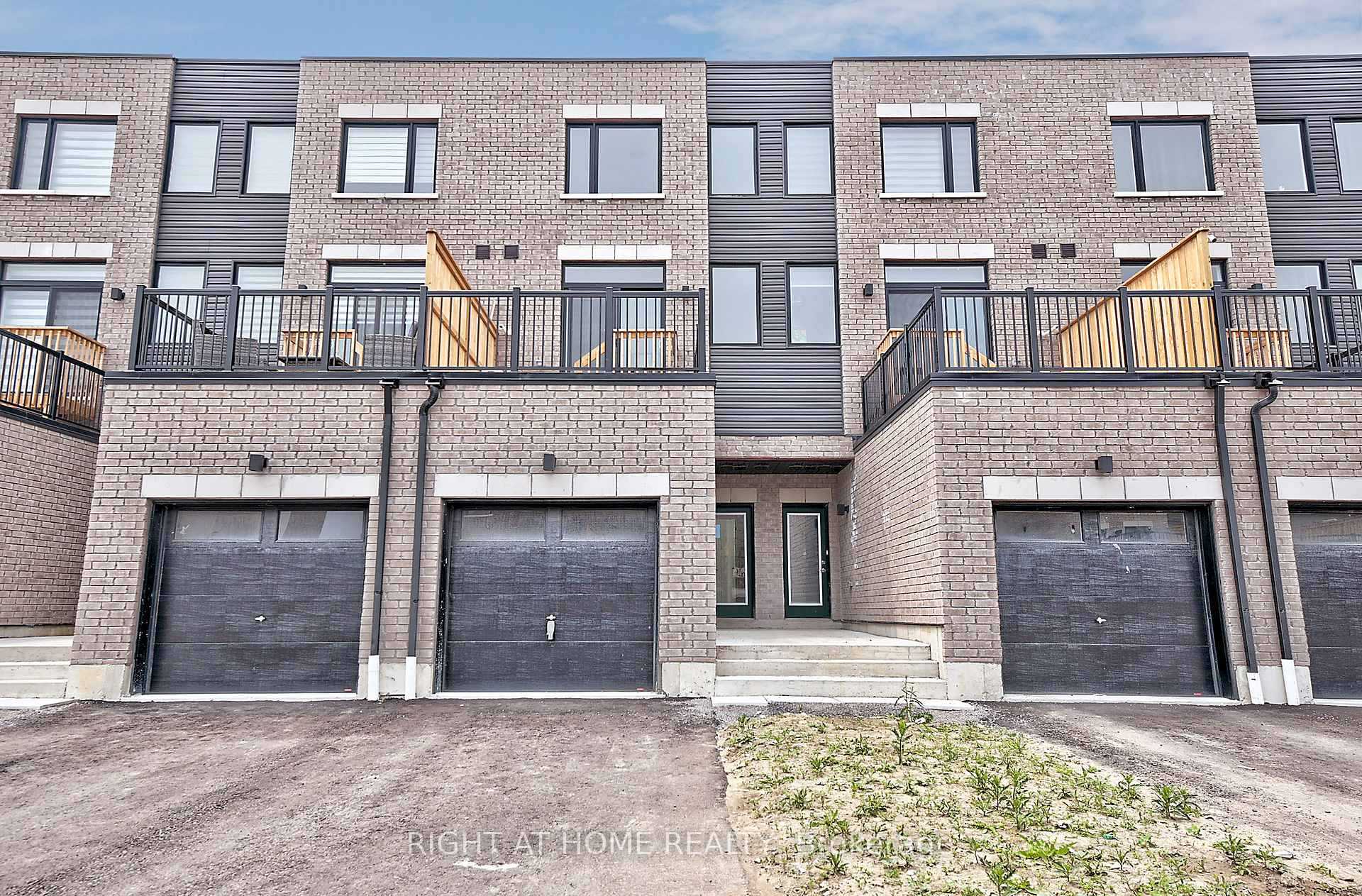 Photo 24 of 219 Monarch Avenue, Ajax, South East — HOMEH