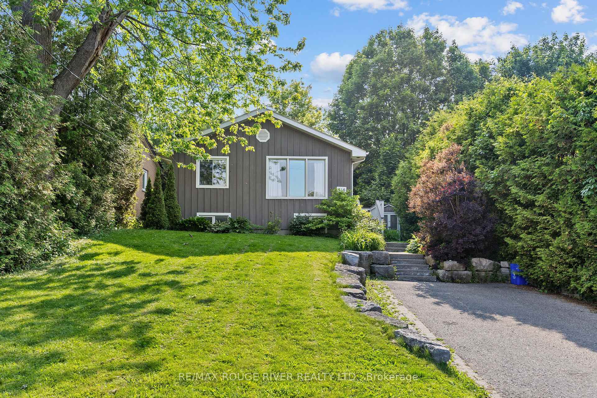 Photo 4 of 716 Hillcrest Road, Pickering, West Shore — HOMEH