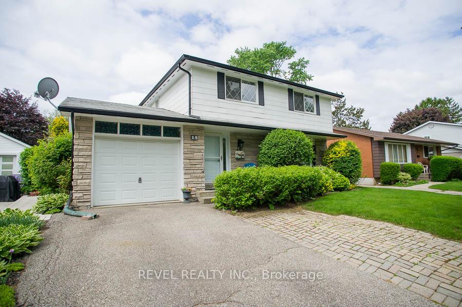 Photo 2 of 15 Sprucehill Drive, Brantford — HOMEH