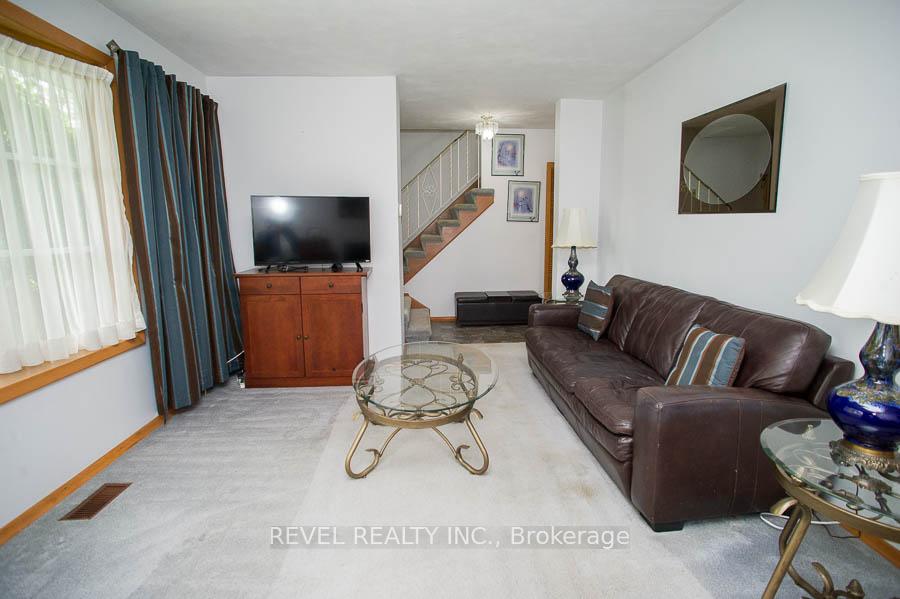 Photo 5 of 15 Sprucehill Drive, Brantford — HOMEH