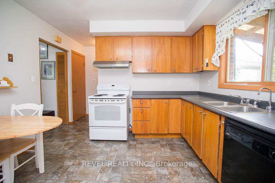 Photo 7 of 15 Sprucehill Drive, Brantford — HOMEH
