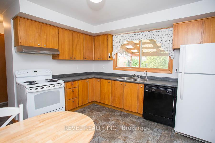Photo 9 of 15 Sprucehill Drive, Brantford — HOMEH
