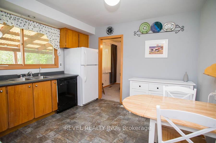 Photo 16 of 15 Sprucehill Drive, Brantford — HOMEH
