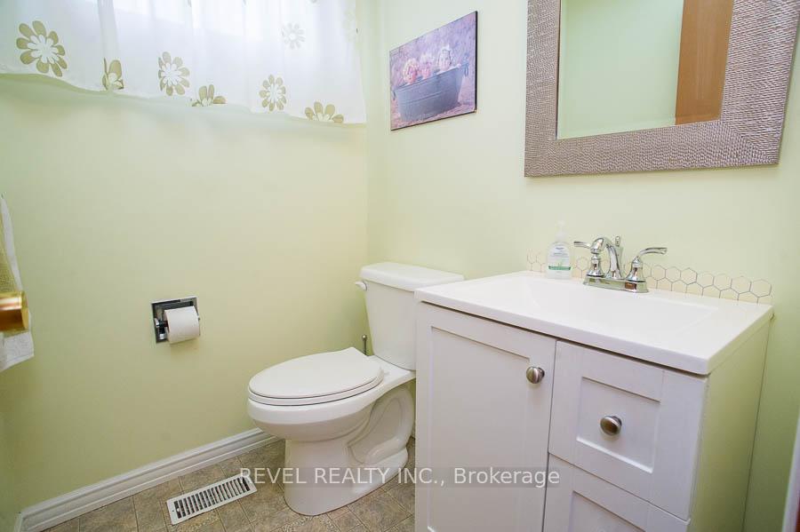 Photo 17 of 15 Sprucehill Drive, Brantford — HOMEH
