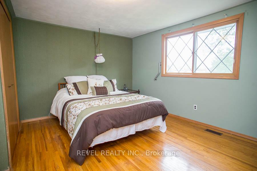 Photo 14 of 15 Sprucehill Drive, Brantford — HOMEH