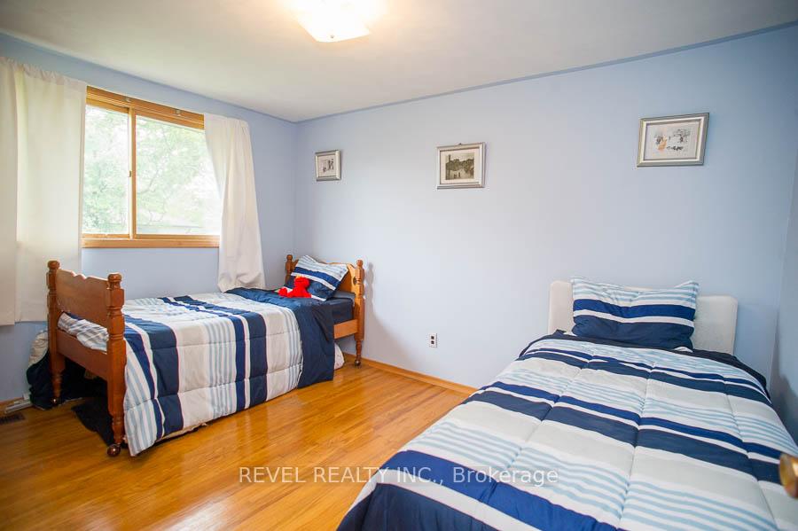 Photo 10 of 15 Sprucehill Drive, Brantford — HOMEH