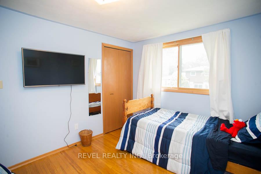 Photo 3 of 15 Sprucehill Drive, Brantford — HOMEH